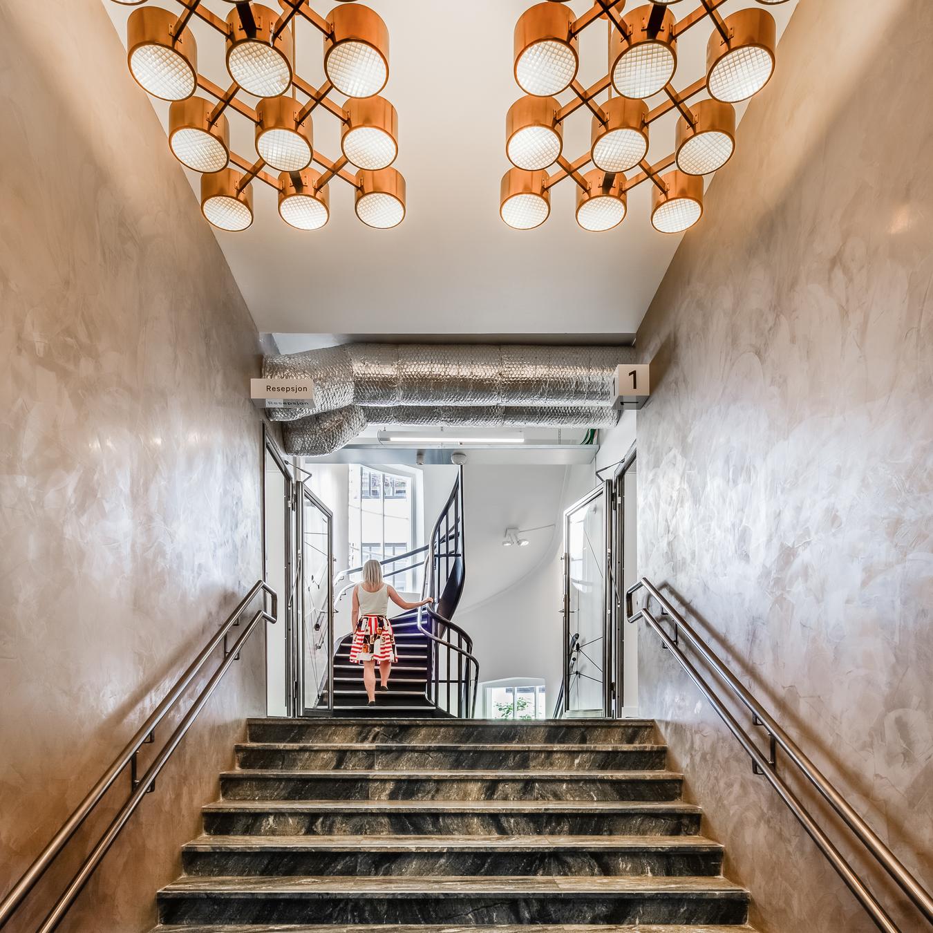 Original main staircase in marble. Photo