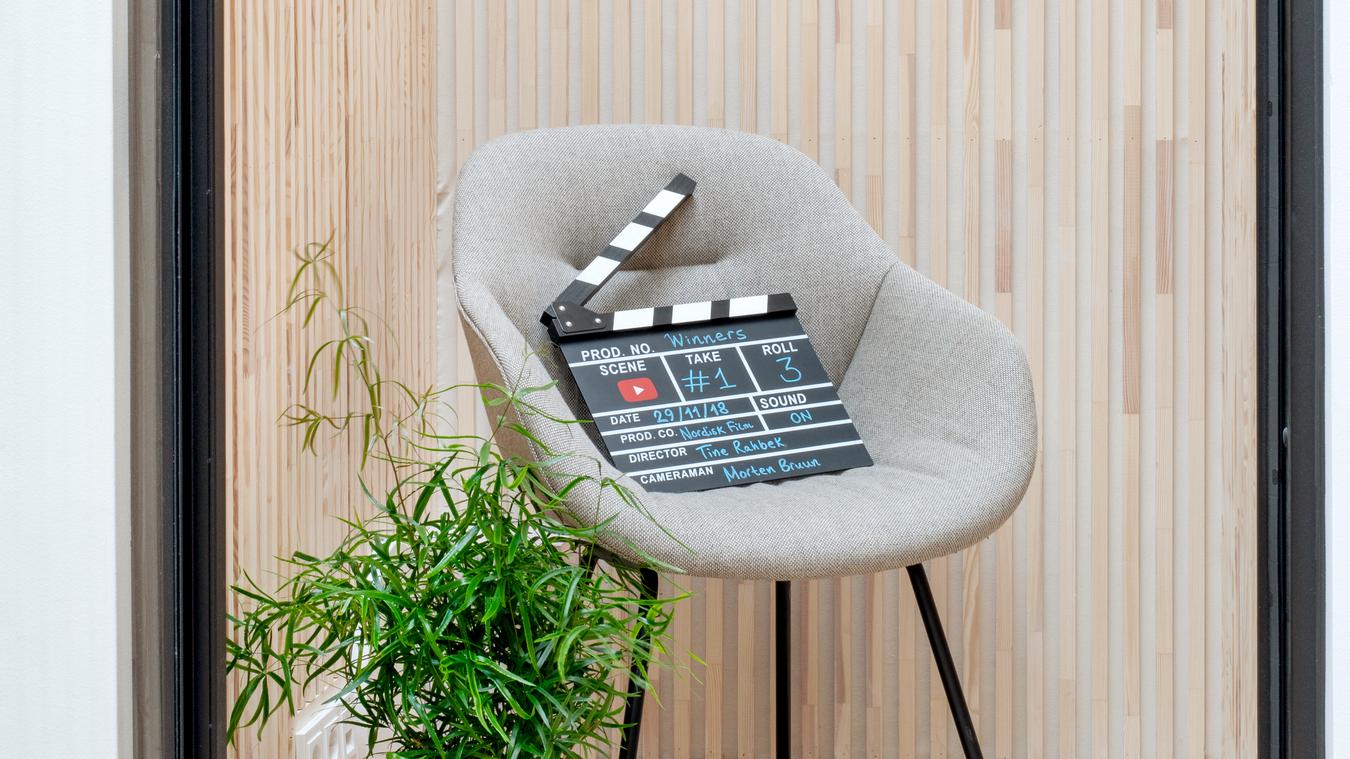 Stol med filmprops. Foto