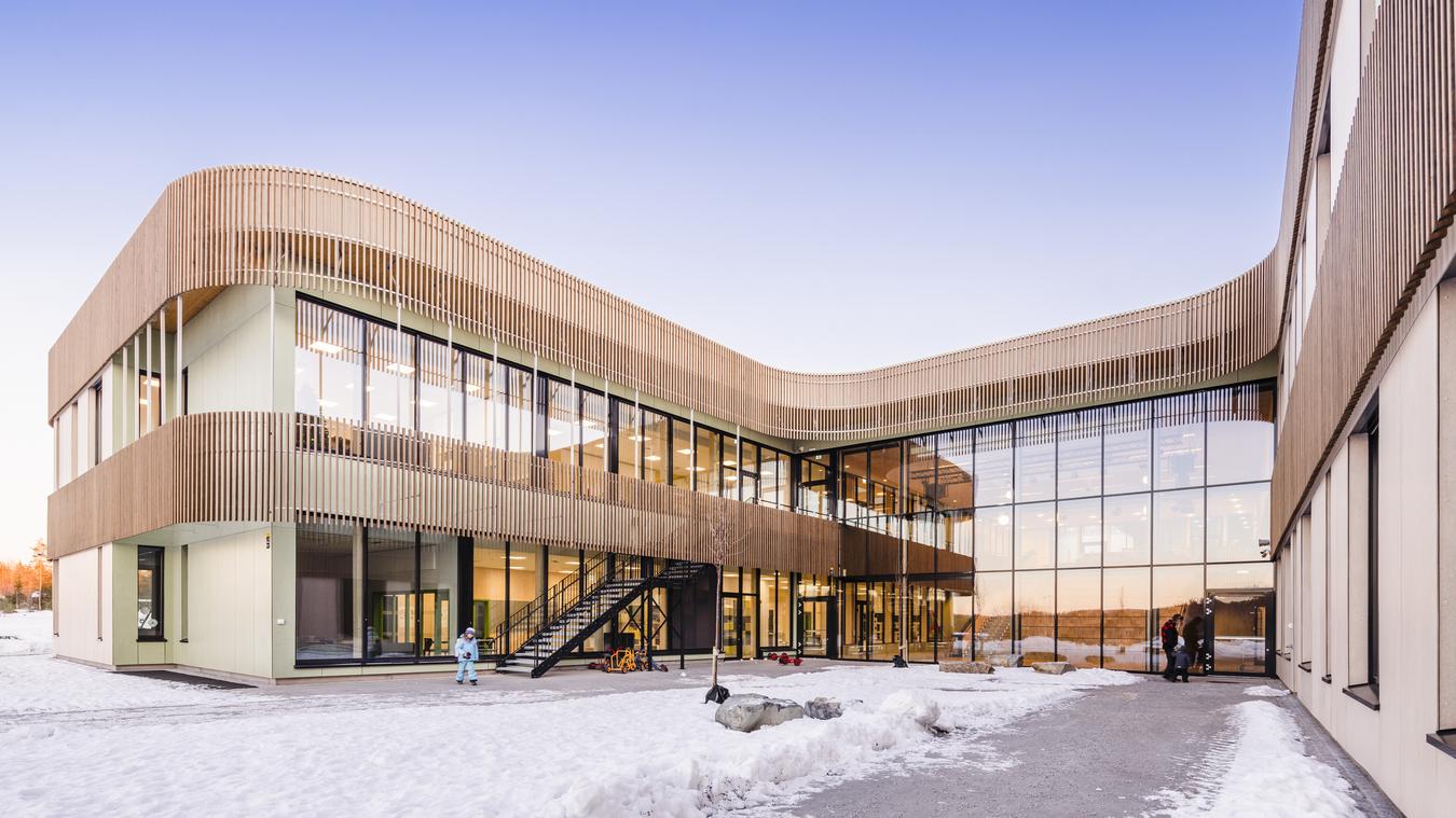 Exterior facade and main entrance. Photo